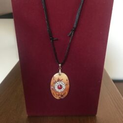 Oroboro con cristallo rosso